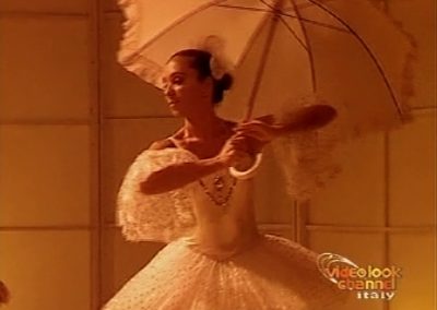 Sabrina Paoletti durante il medley a Renato Zero